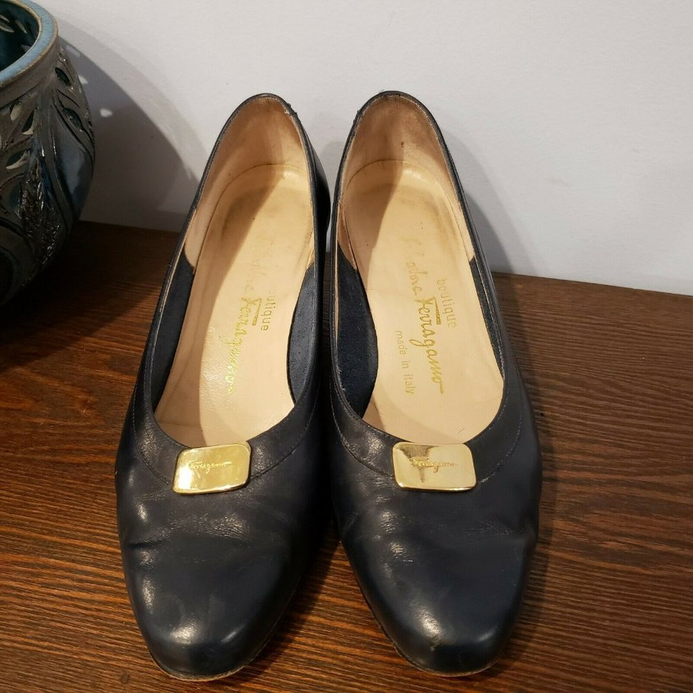 Vtg Salvatore Ferragamo Boutique Navy Blue Leather Logo Heel Vero Cuoio Pumps 7